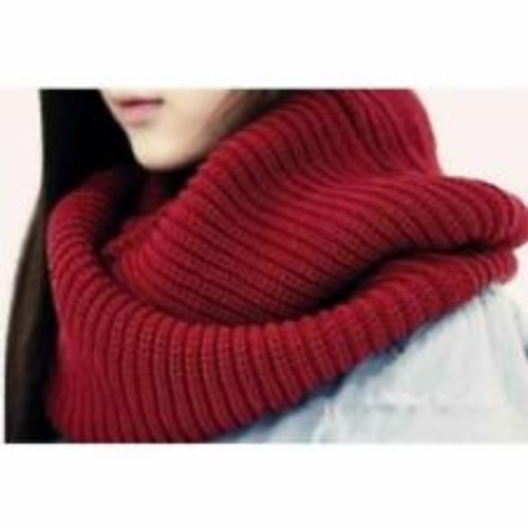 Wine colored Infinity Scarf Chunky Knit Cable Knit - Picture 4 of 4
